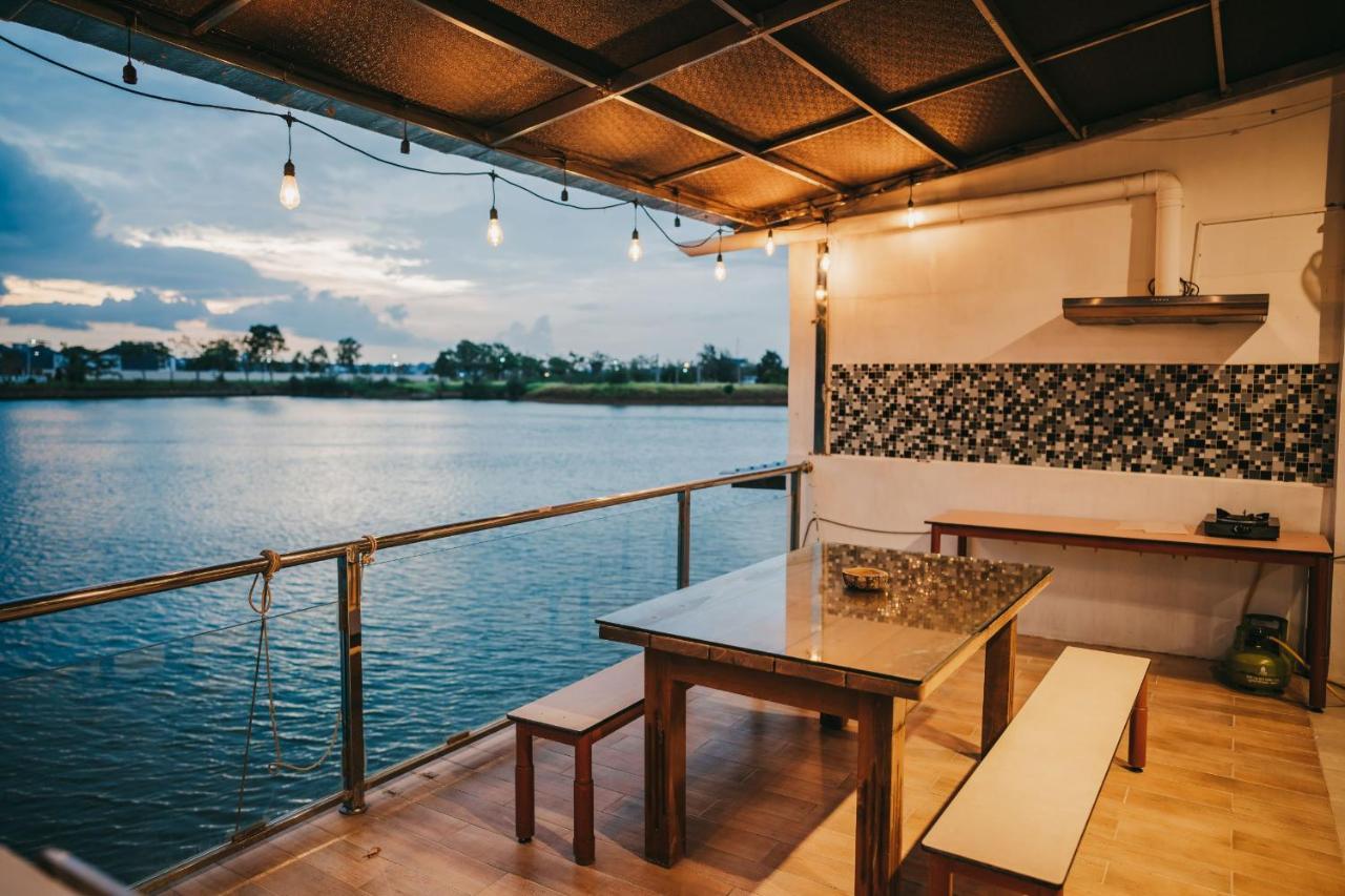 Вилла Canoe And Fishing , Free Pickup Batam Экстерьер фото